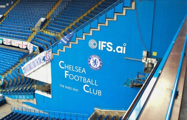 IFS y Chelsea FC anuncian acuerdo para integrar la IA industrial en las operaciones de la Premier League
