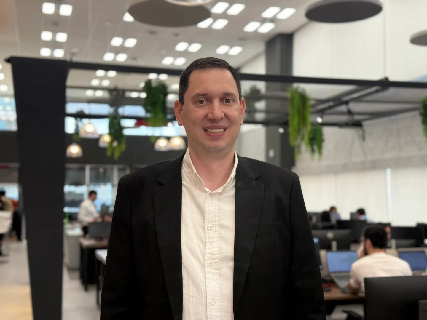 EVEO amplia infraestrutura de IA para processar 1 trilhão de tokens por mês