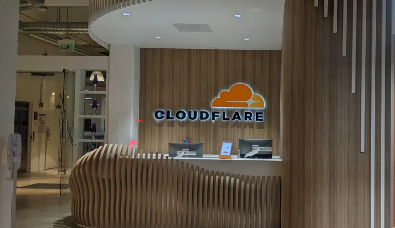 Cloudflare lanza una herramienta para medir la visibilidad de las empresas en los asistentes de IA