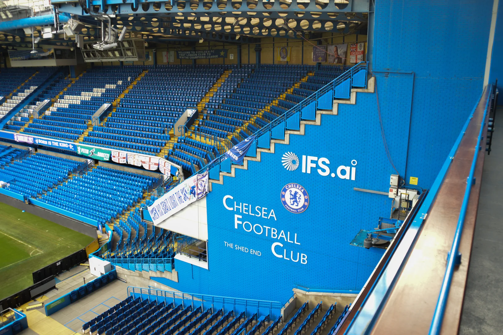 IFS e Chelsea FC anunciam acordo para Integrar IA Industrial nas operações da Premier League